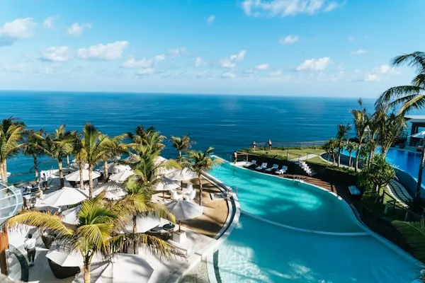 Suite Pool Access